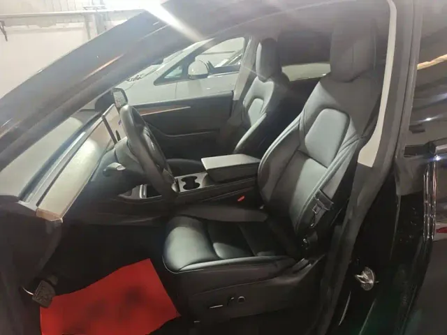 Tesla Model Y — Фото автомобиля 14