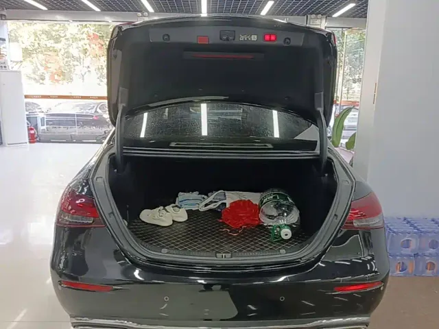 Mercedes-Benz E-Class — Фото автомобиля 18