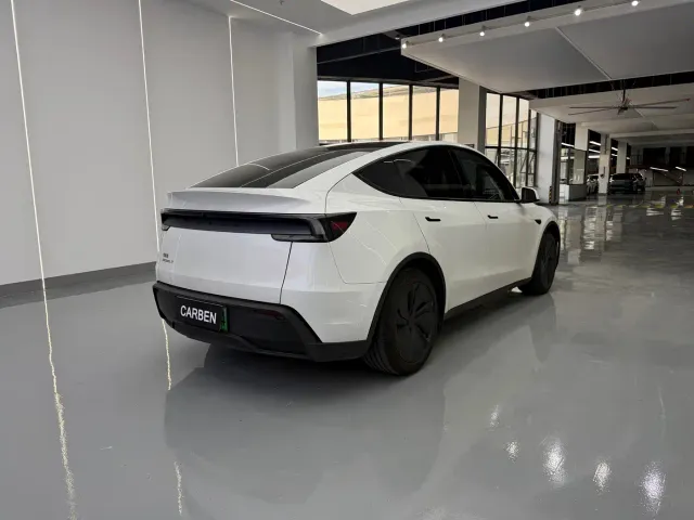 Tesla Model Y — Фото автомобиля 15