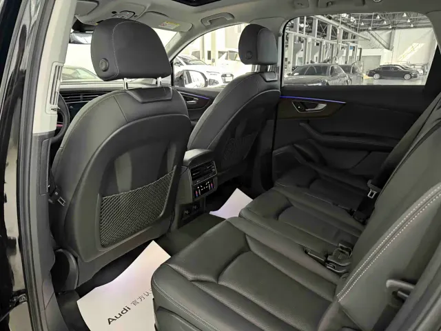 Audi Q7 — Фото автомобиля 7