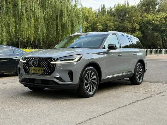 Фотография автомобиля — Lincoln Aviator