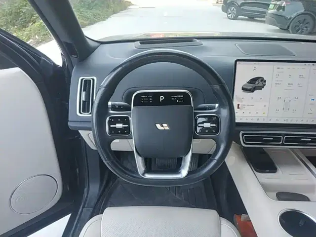 Li Auto L9 — Фото автомобиля 10