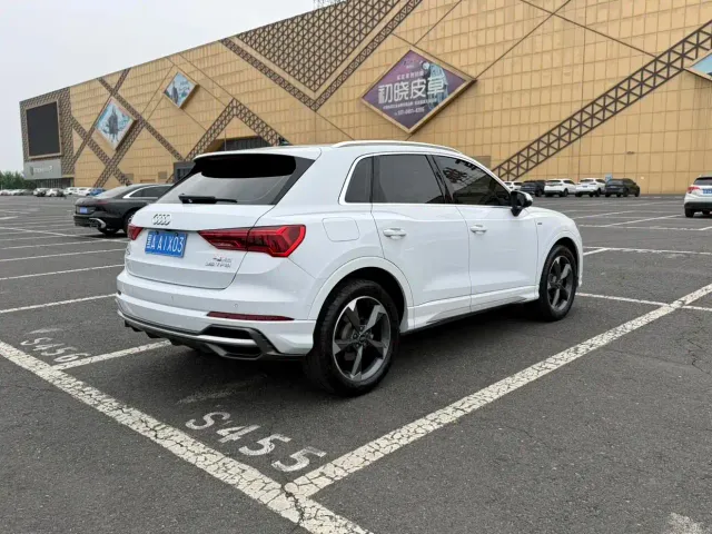 Audi Q3 — Фото автомобиля 4