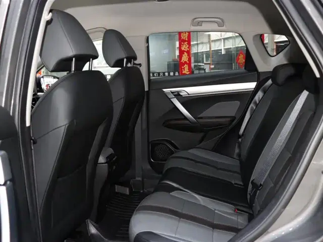 Geely Binyue — Фото автомобиля 10