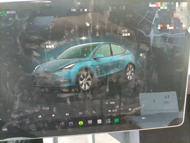 Tesla Model Y — Фото автомобиля 9