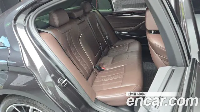 BMW 5-Series — Фото автомобиля 11