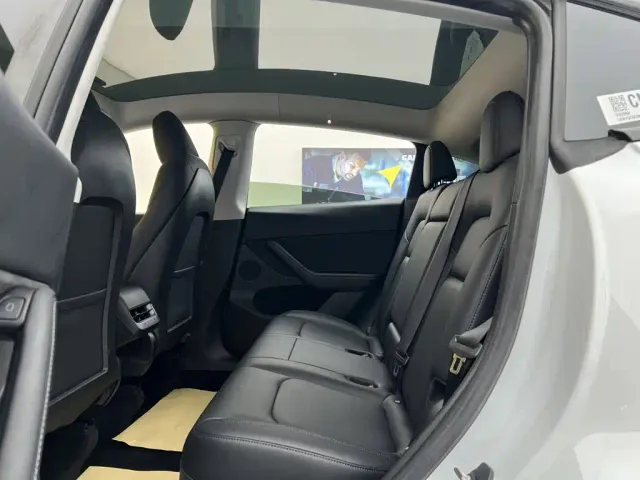 Tesla Model Y — Фото автомобиля 20
