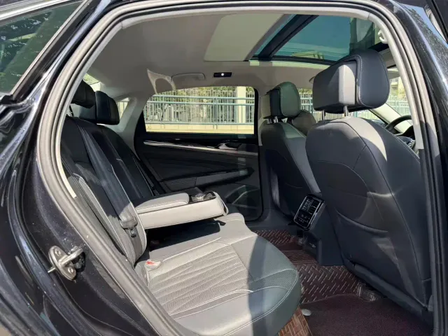 Volkswagen Passat — Фото автомобиля 3