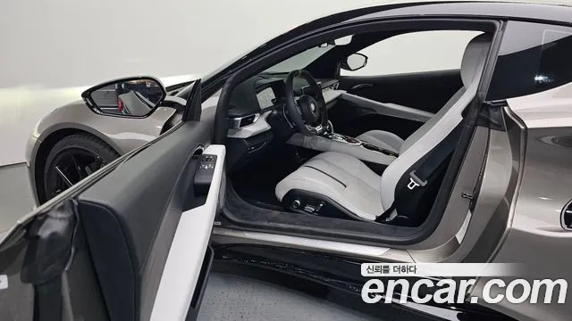 Lotus Emira — Фото автомобиля 9