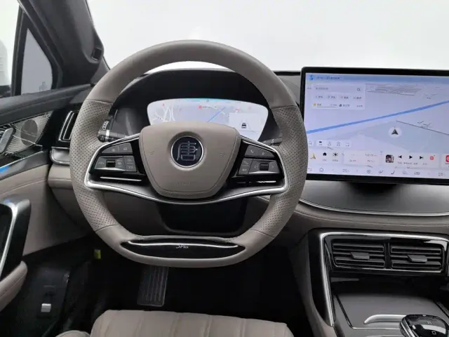 BYD Tang — Фото автомобиля 11