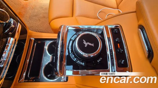 Rolls-Royce Phantom — Фото автомобиля 16