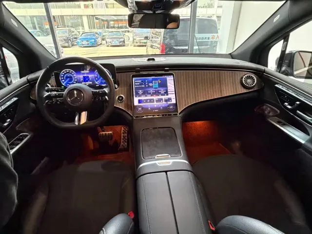 Mercedes-Benz EQE SUV — Фото автомобиля 16