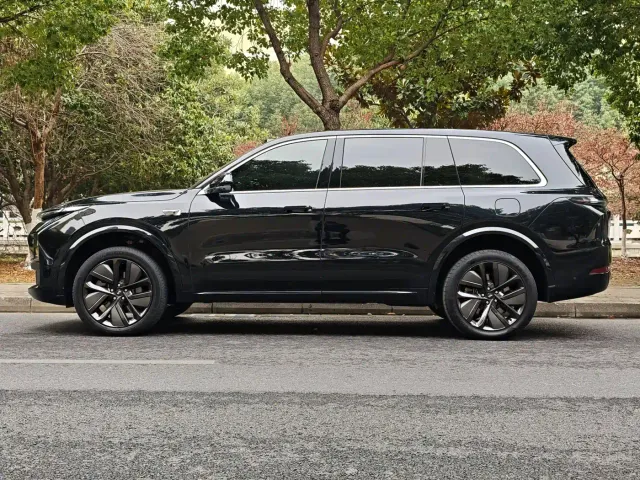 Li Auto L9 — Фото автомобиля 13