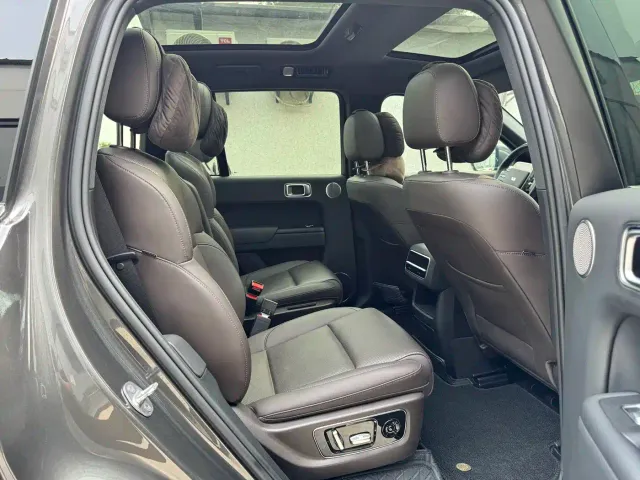 Li Auto L8 — Фото автомобиля 10