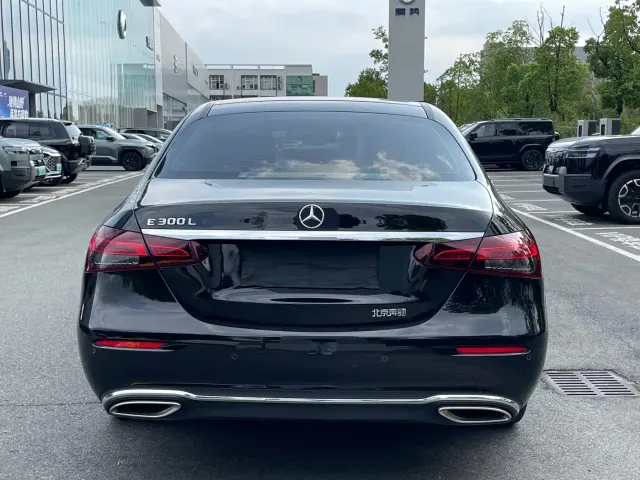 Mercedes-Benz E-Class — Фото автомобиля 15