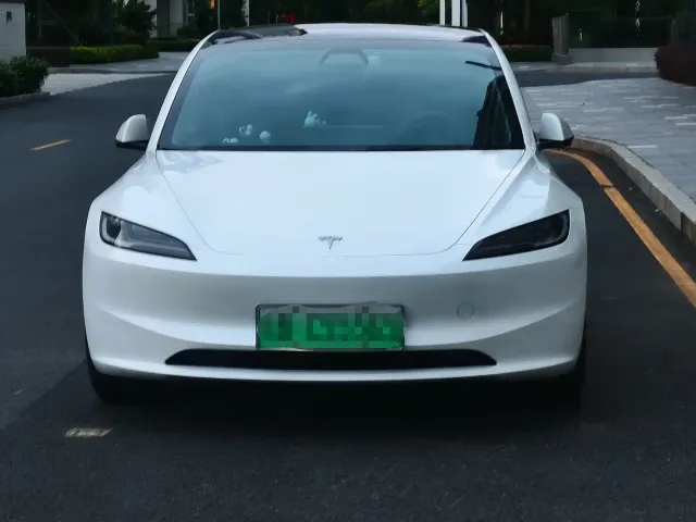 Tesla Model 3 — Фото автомобиля 2