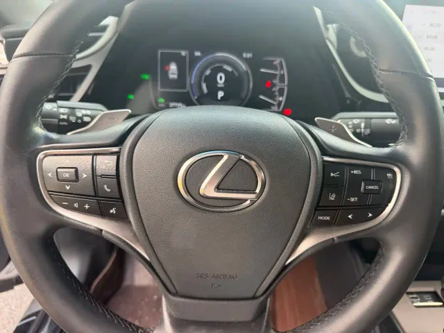 Lexus ES — Фото автомобиля 12