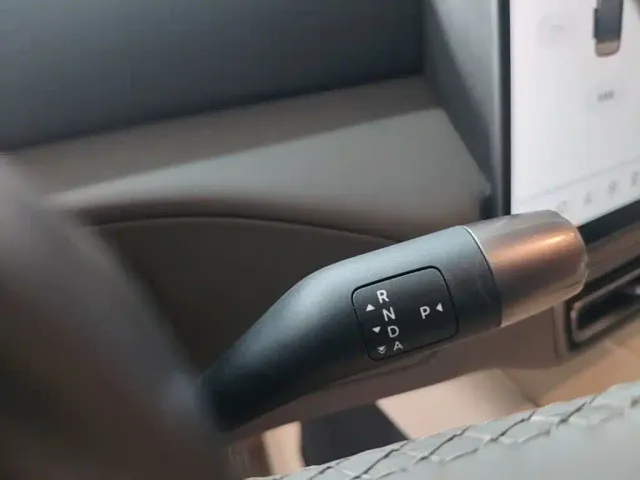 Li Auto MEGA — Фото автомобиля 13