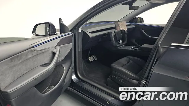 Tesla Model Y — Фото автомобиля 14