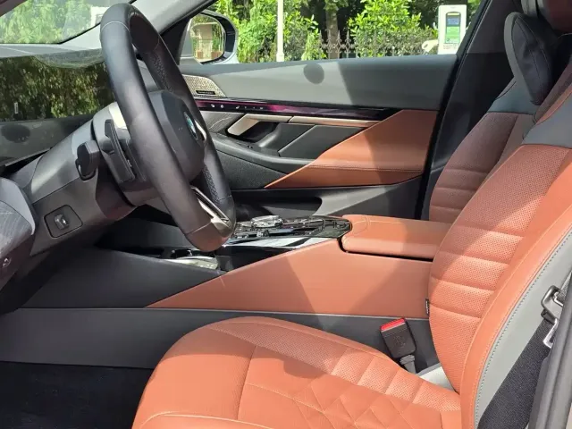 BMW i5 — Фото автомобиля 12
