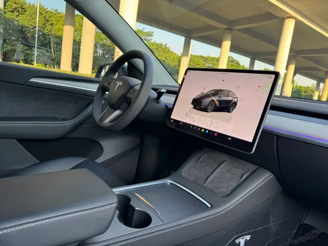 Tesla Model Y — Фото автомобиля 10