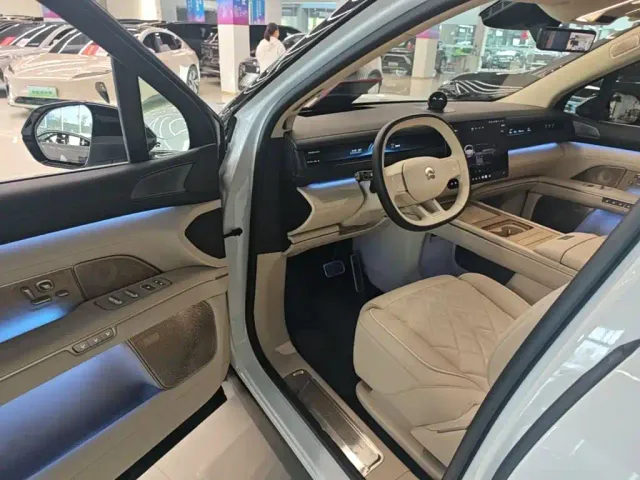 Nio ES8 — Фото автомобиля 15