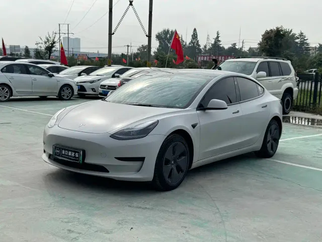 Фотография автомобиля — Tesla Model 3