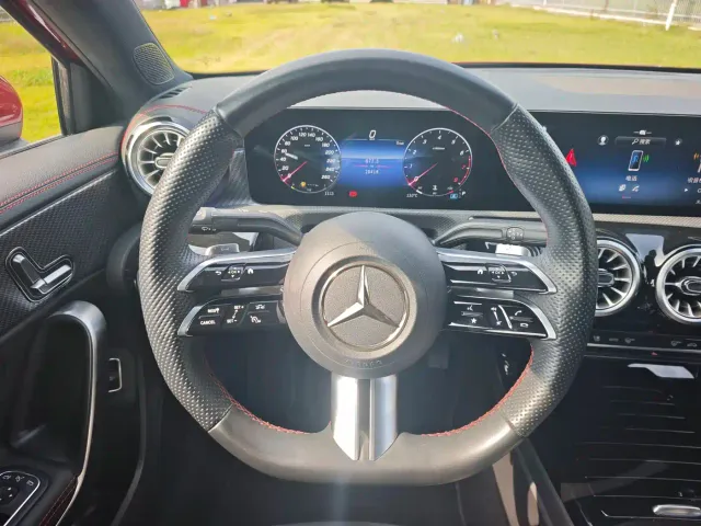Mercedes-Benz A-Class — Фото автомобиля 11