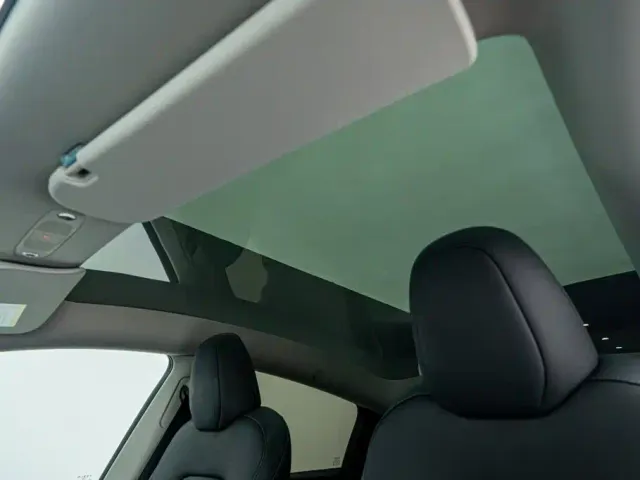 Tesla Model Y — Фото автомобиля 27