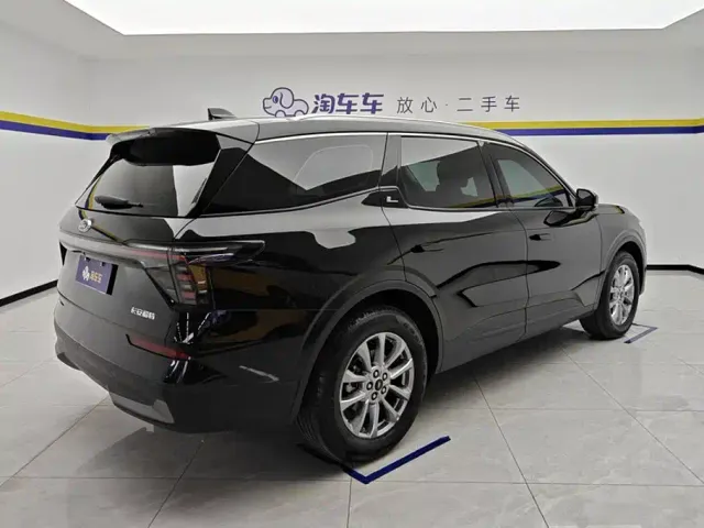 Ford Edge — Фото автомобиля 3