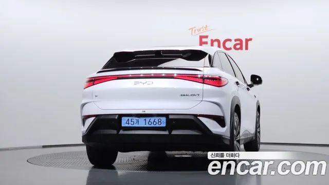 BYD Sealion 7 — Фото автомобиля 4
