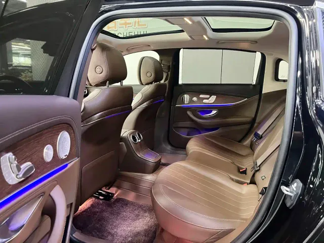 Mercedes-Benz E-Class — Фото автомобиля 8