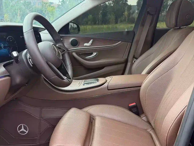 Mercedes-Benz E-Class — Фото автомобиля 25