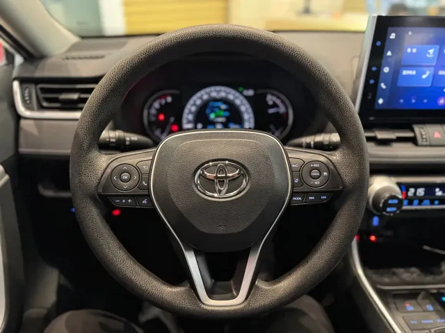 Toyota RAV4 — Фото автомобиля 12