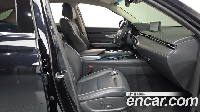 Genesis GV70 — Фото автомобиля 16