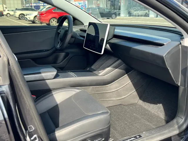 Tesla Model 3 — Фото автомобиля 14