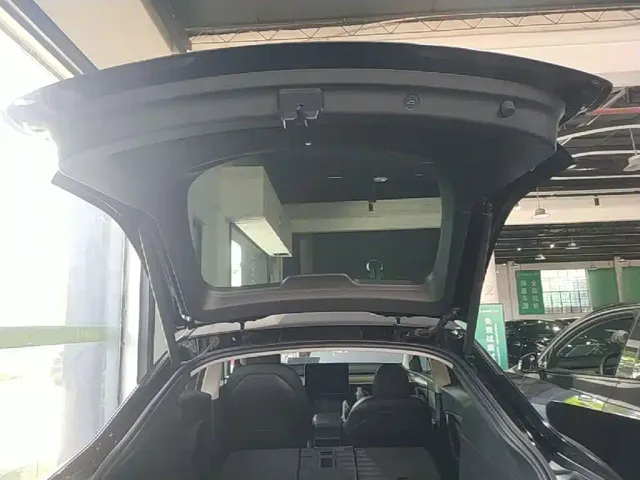 Tesla Model Y — Фото автомобиля 18