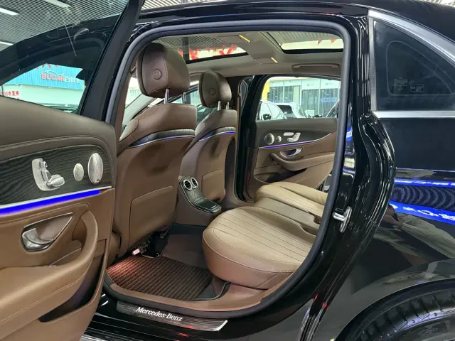 Mercedes-Benz E-Class — Фото автомобиля 5