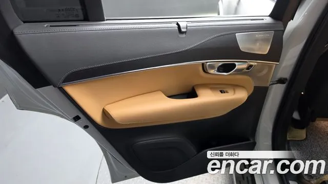 Volvo XC90 — Фото автомобиля 14