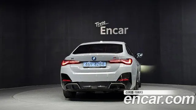 BMW i4 — Фото автомобиля 4