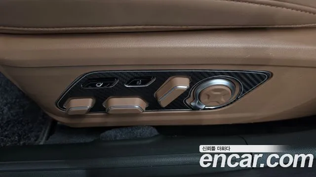 Hyundai Grandeur Grandeur (GN7) 3.5 Бензин 4WD — Фото автомобиля 30