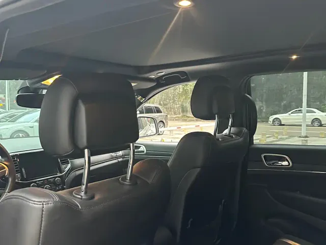 Jeep Grand Cherokee — Фото автомобиля 4