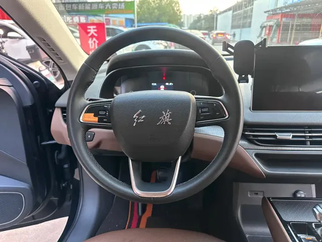 Hongqi E-QM5 — Фото автомобиля 7