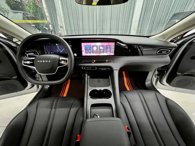 Roewe D7 — Фото автомобиля 16