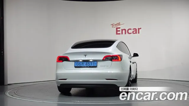 Tesla Model 3 — Фото автомобиля 4