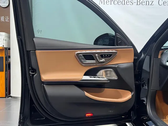 Mercedes-Benz E-Class — Фото автомобиля 10
