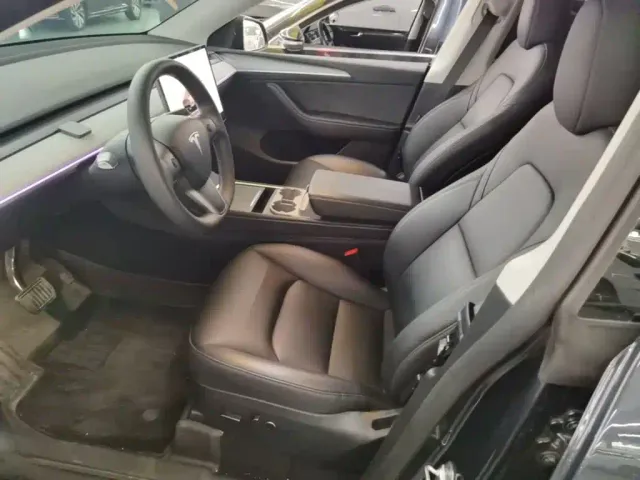 Tesla Model Y — Фото автомобиля 14
