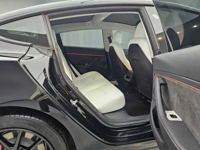 Tesla Model 3 — Фото автомобиля 12