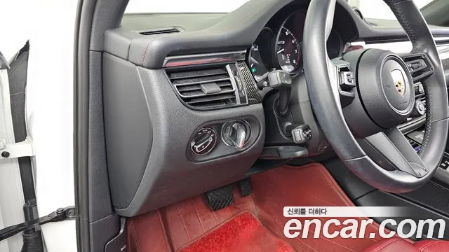 Porsche Macan — Фото автомобиля 30