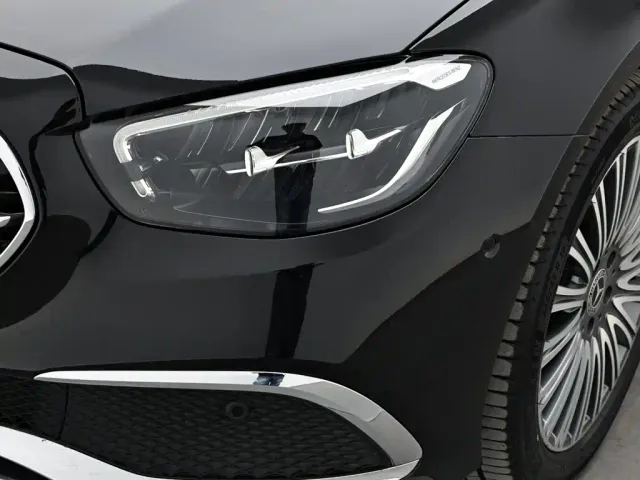 Mercedes-Benz E-Class — Фото автомобиля 17